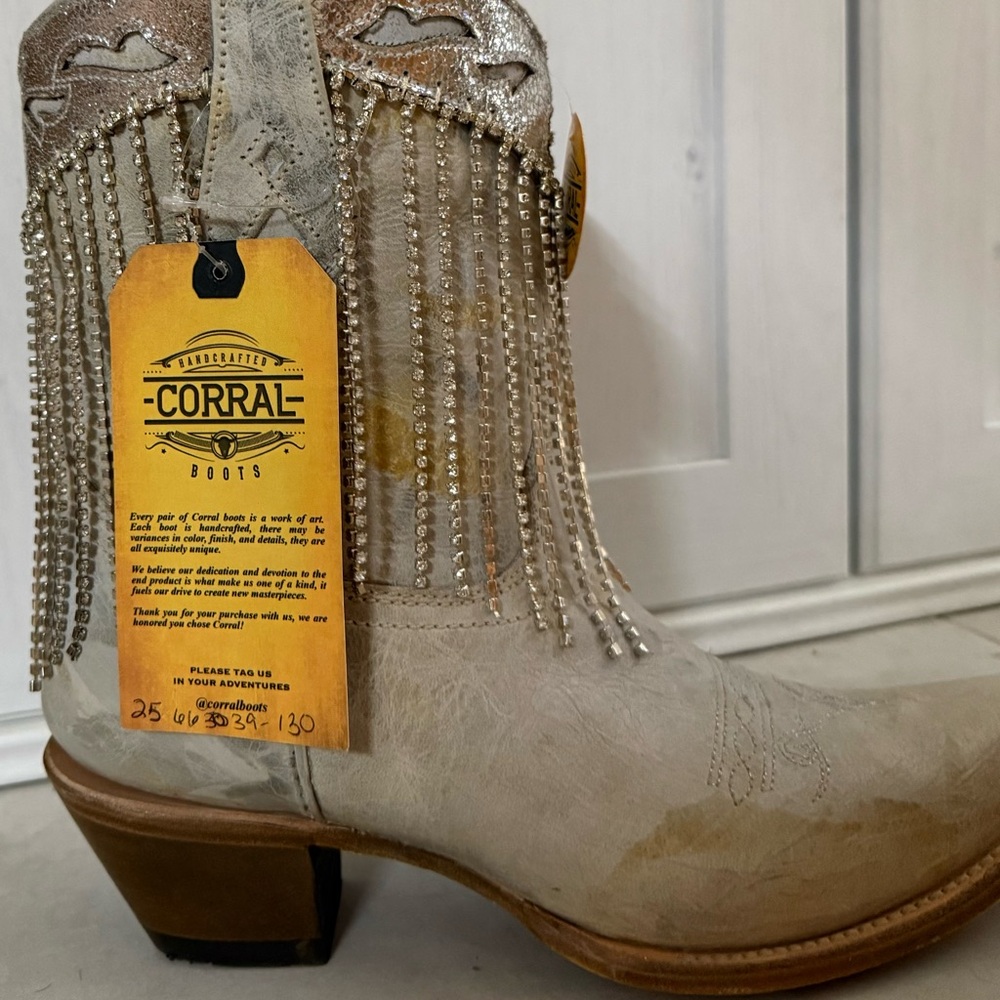 NWT Stunning distressed look white/grey Embellished Western Boots Crystal Fringe - Picture 7 of 16